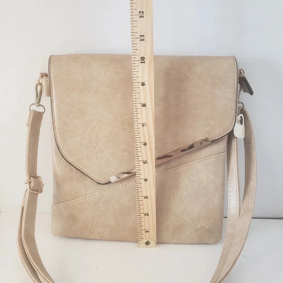 Ecosse Tan  Medium Womans CrossBody Bag. - Picture 10 of 11